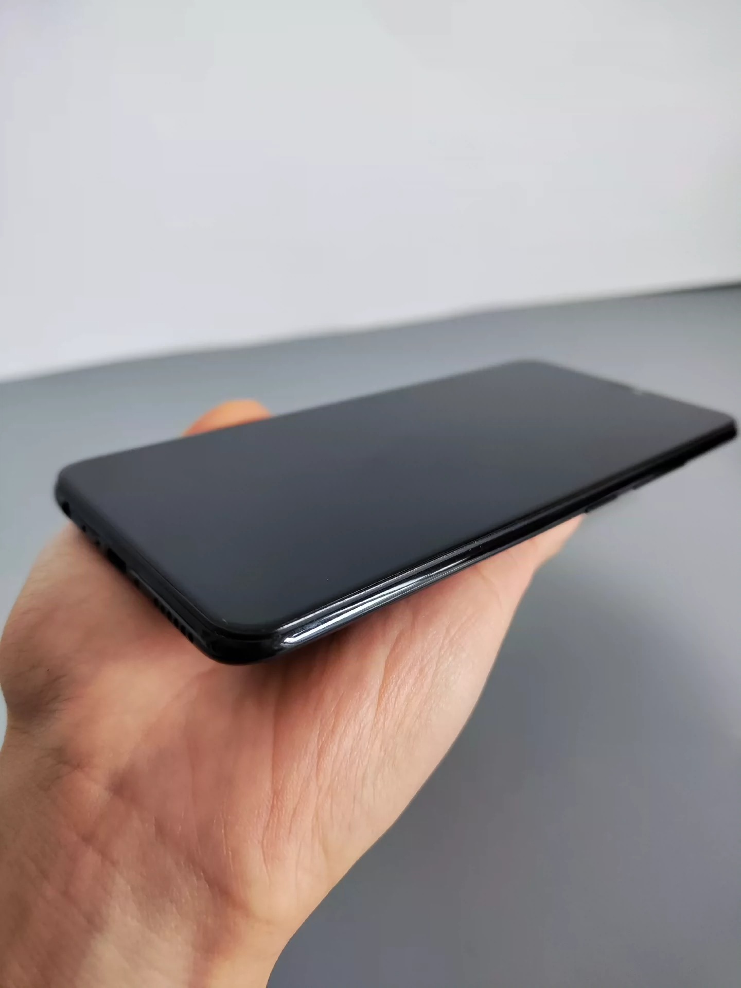 vivo Y85（全网通）手机，4+64G内存 手机功能全都正常，支持指纹面容解锁，成色如图，正常使用痕迹，屏幕基本没有划痕，工作机/备用机首选